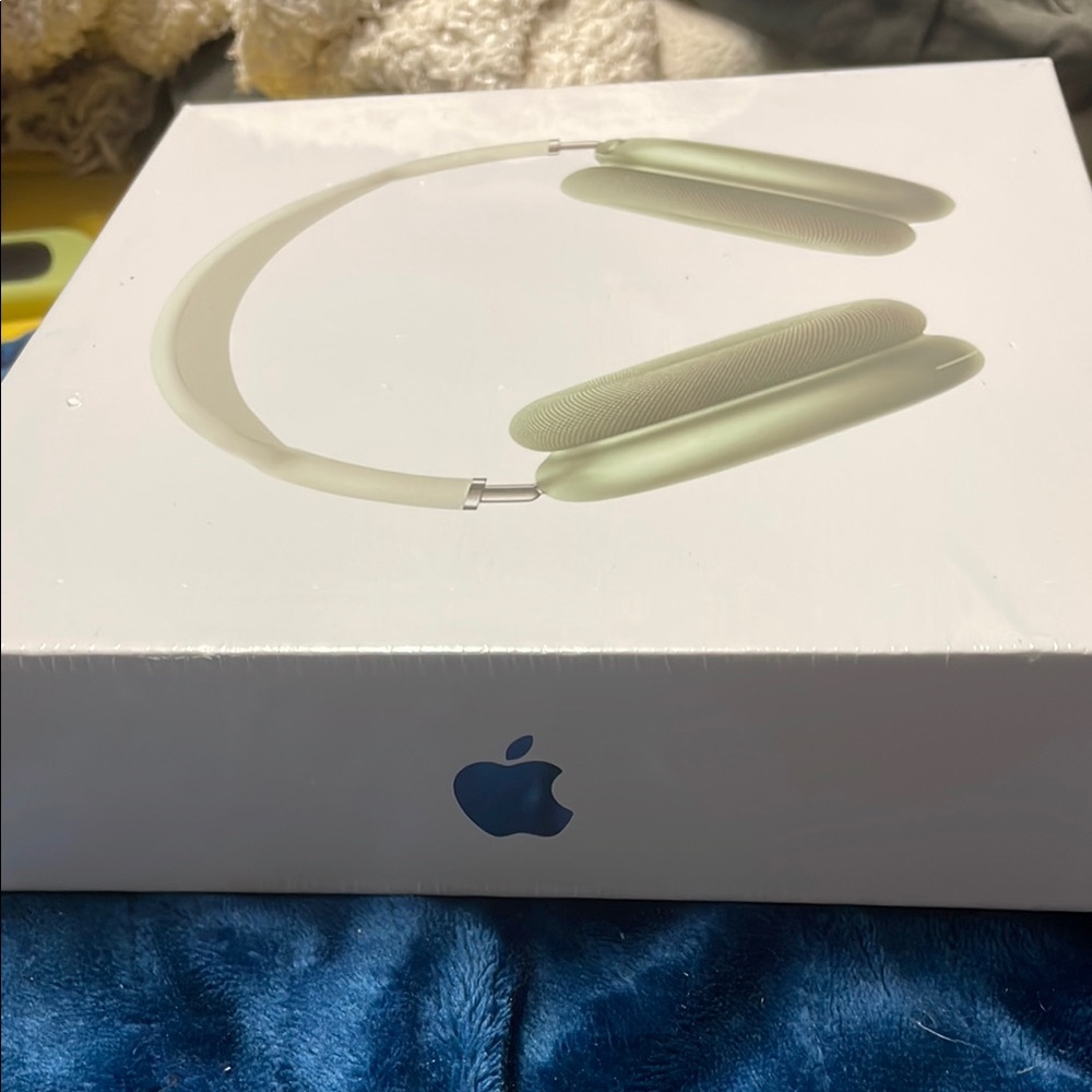 Apple Green Headsets Sleek Design Premium Finish
Brand New In The Box!!